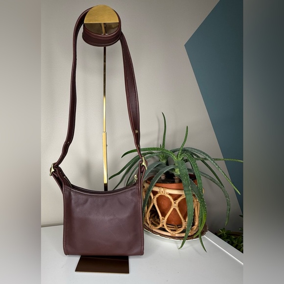 Coach Vintage 9997 Dark Brown Leather Shoulder Bag USA Made Brass Hardware Y2K - Picture 1 of 13